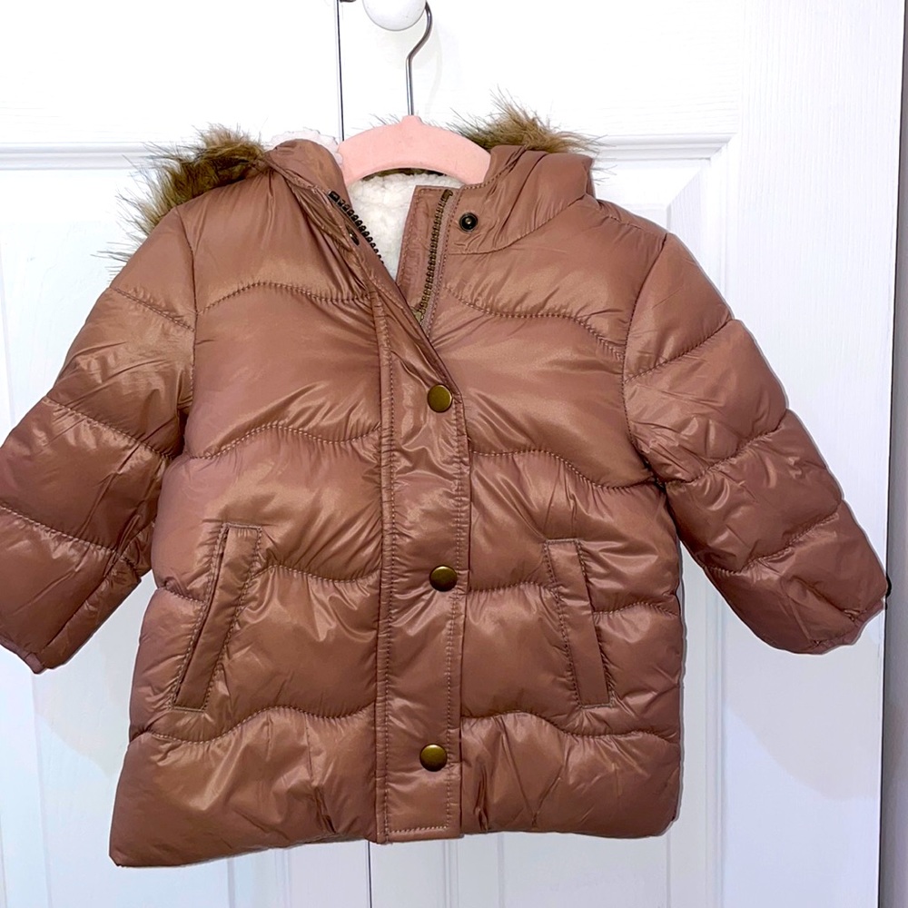 Puffer coat with faux fur hood